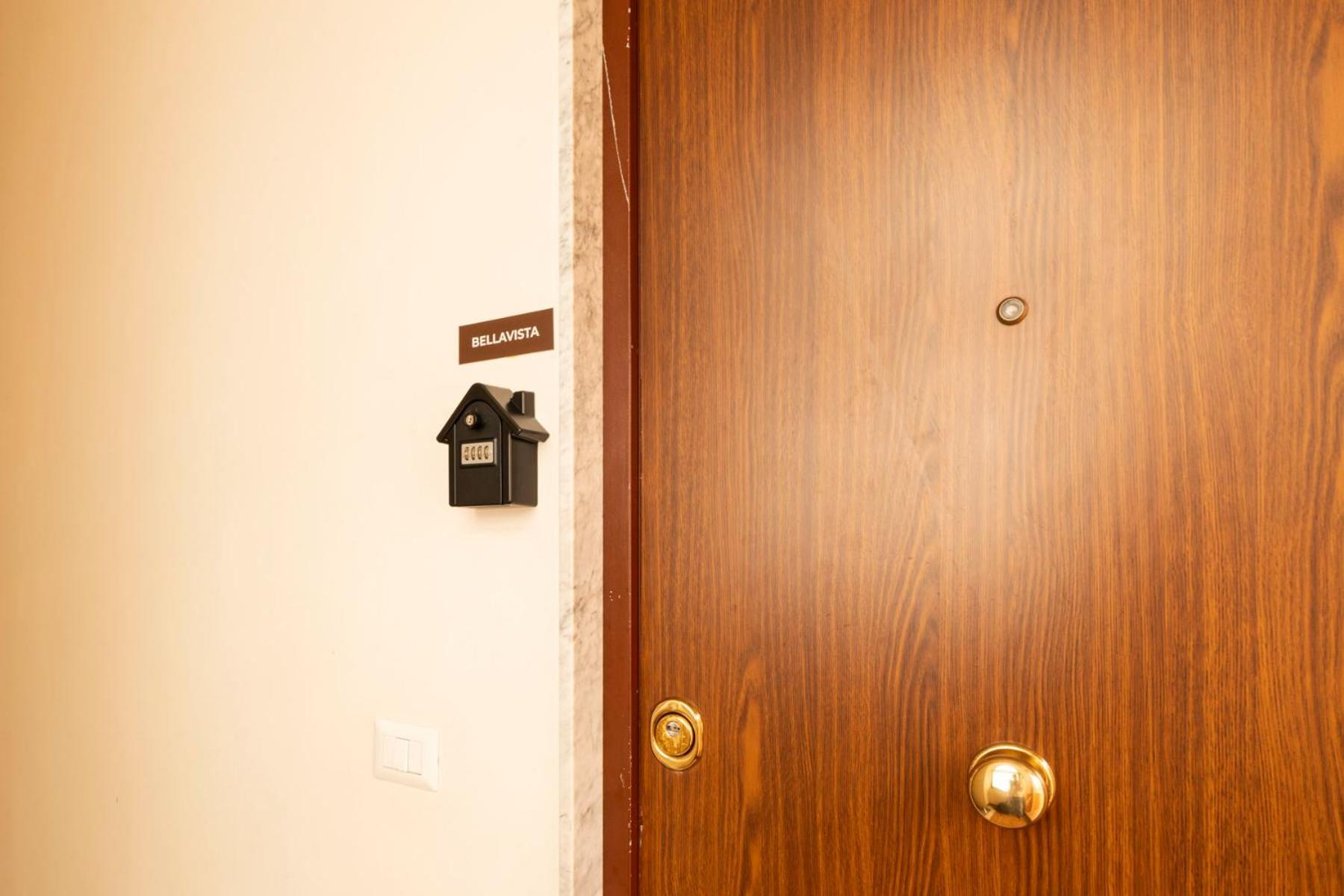 Corso 138 - Sleep & Fly - By Domusextra Bed & Breakfast Napoli Ngoại thất bức ảnh