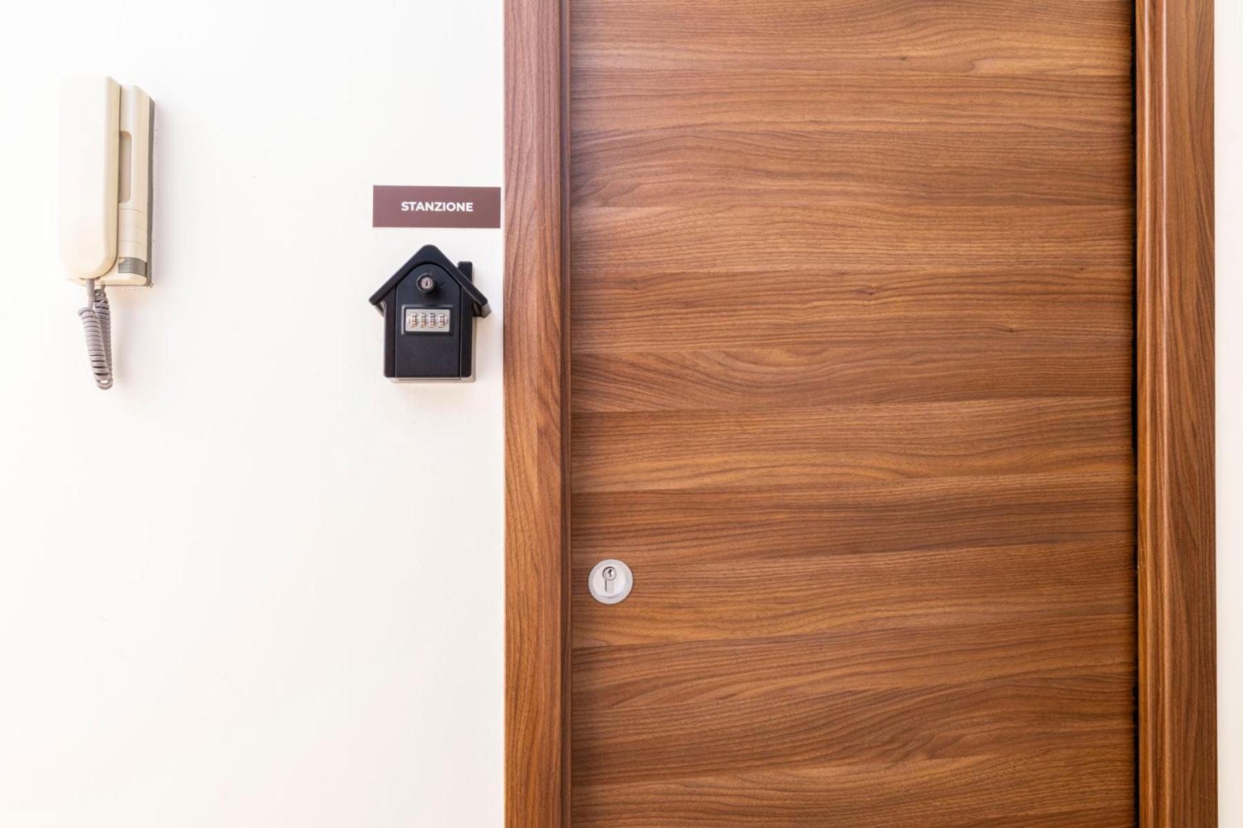 Corso 138 - Sleep & Fly - By Domusextra Bed & Breakfast Napoli Ngoại thất bức ảnh